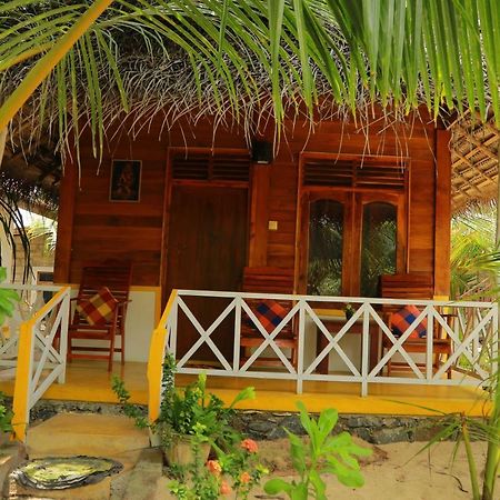 Gems Garden Guest House Tangalle Exteriör bild