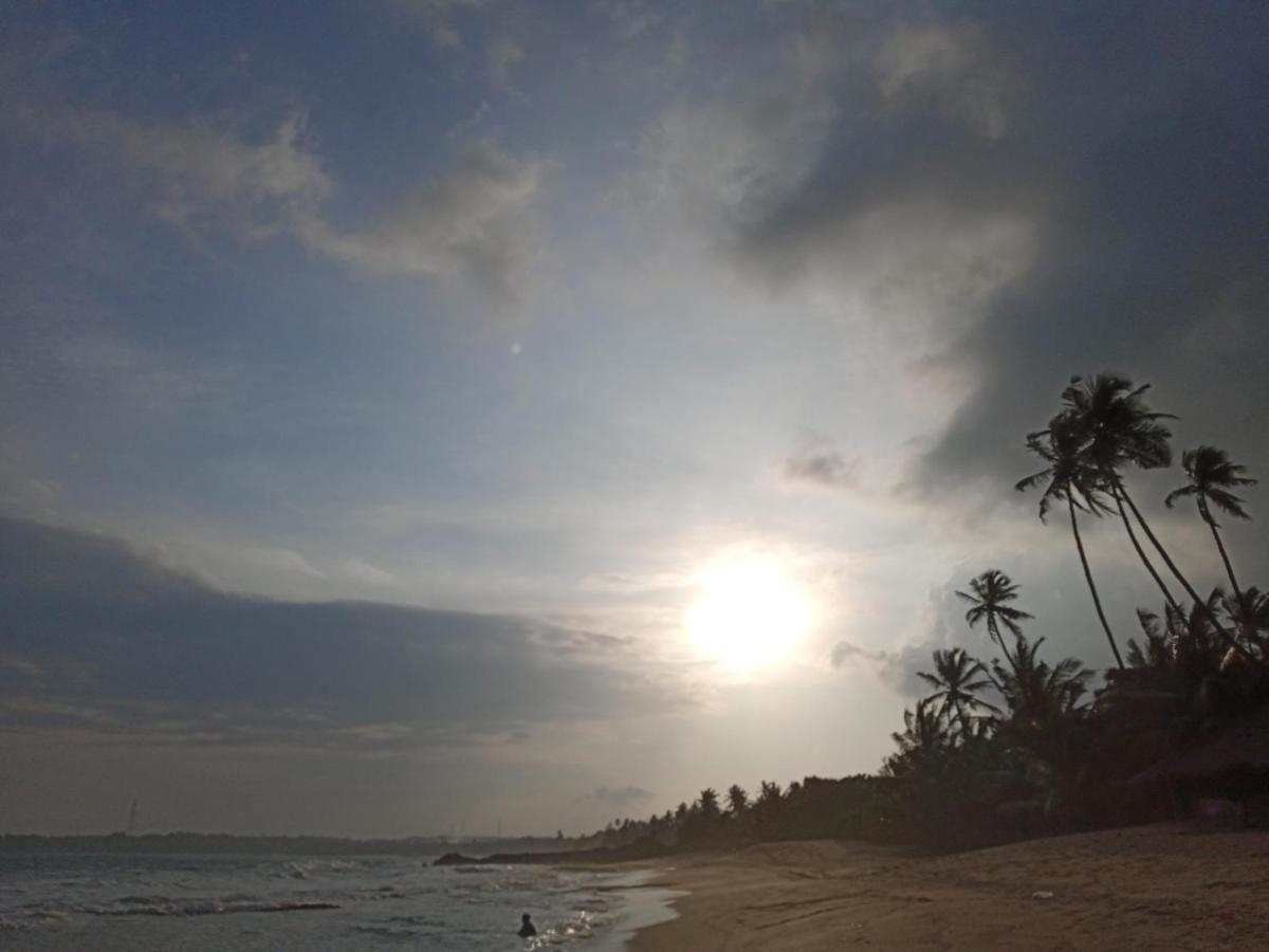 Gems Garden Guest House Tangalle Exteriör bild