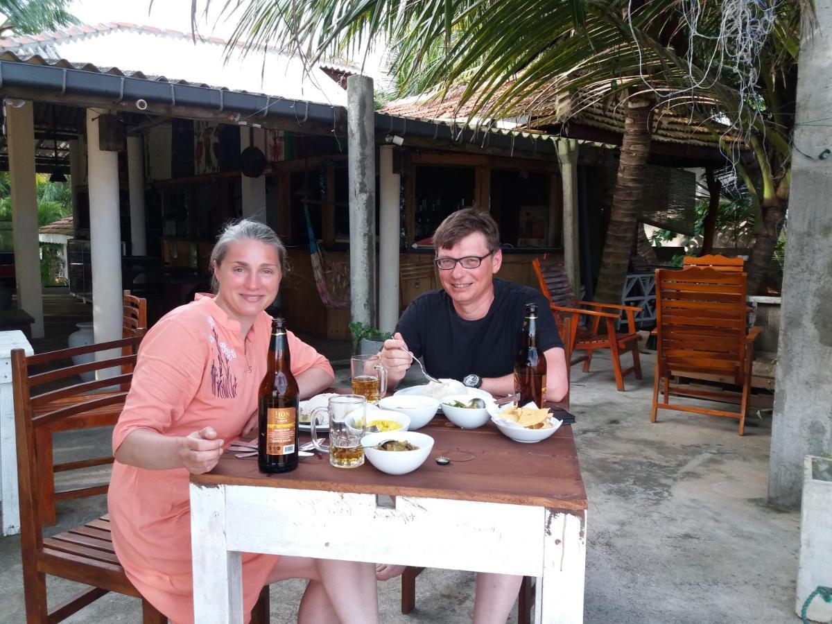 Gems Garden Guest House Tangalle Exteriör bild