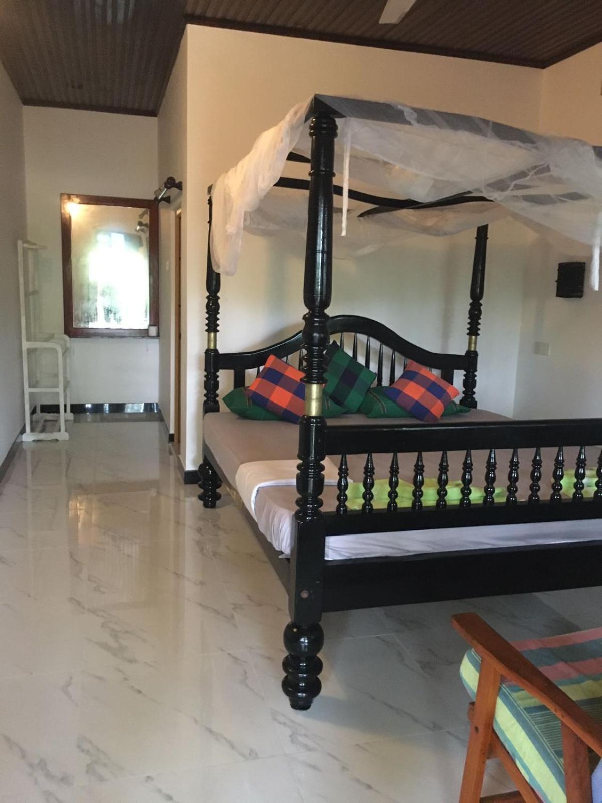 Gems Garden Guest House Tangalle Exteriör bild