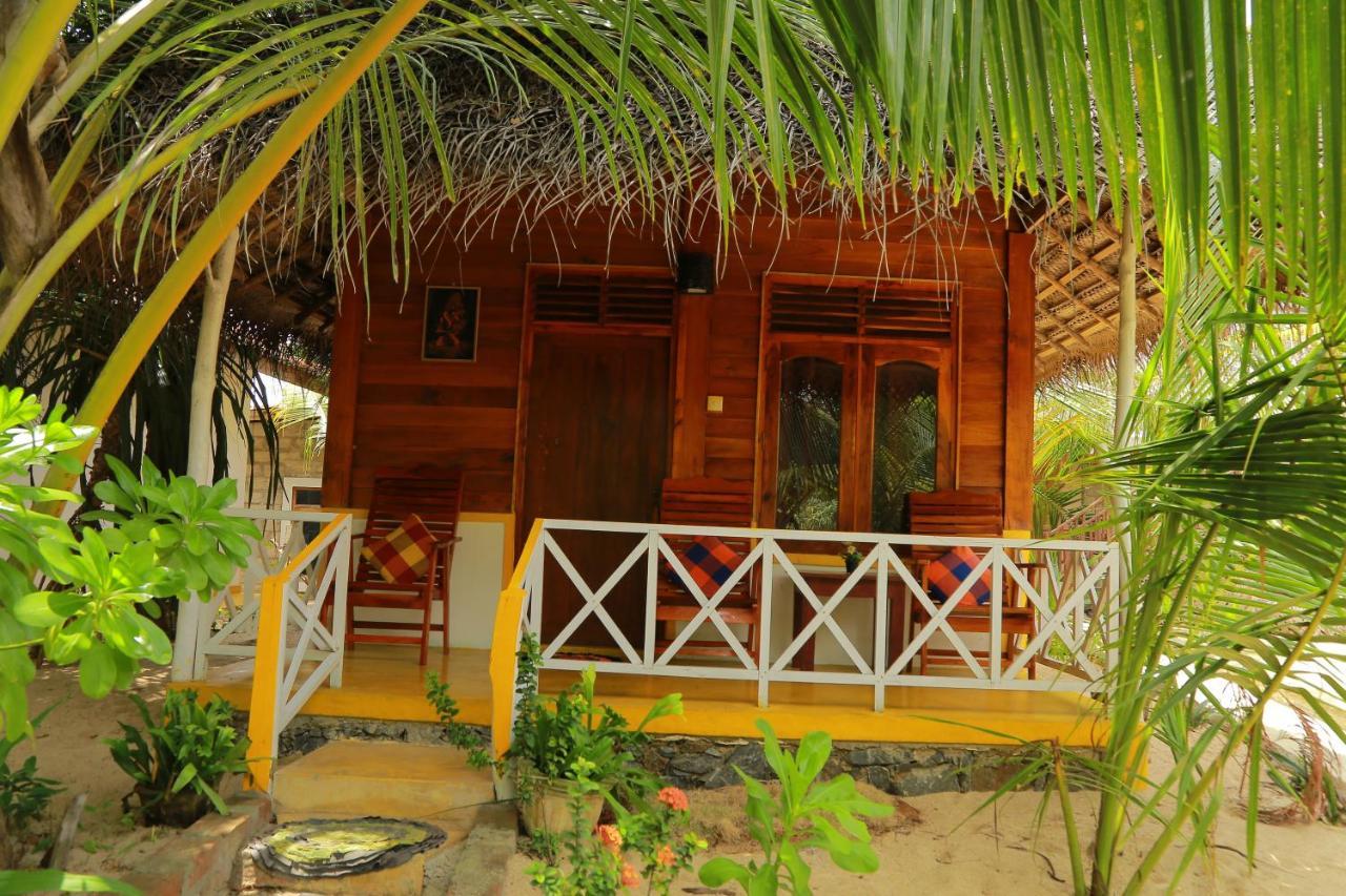 Gems Garden Guest House Tangalle Exteriör bild